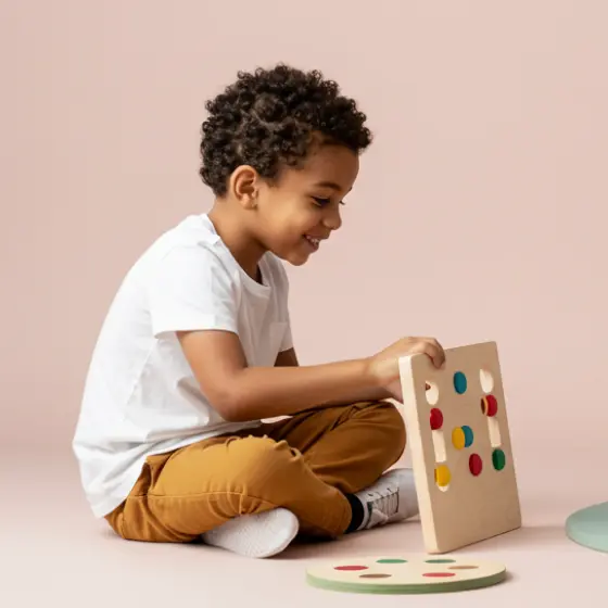 Criança em sessão individual de psicopedagogia em Salvador